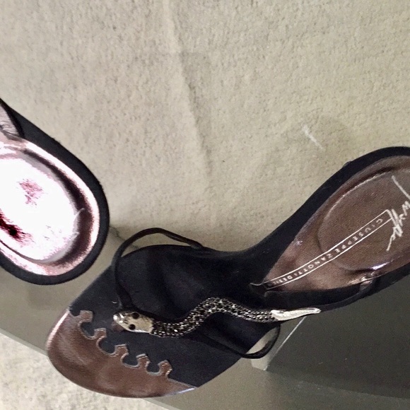 PRETTY DRESS SANDAL - Picture 2 of 7